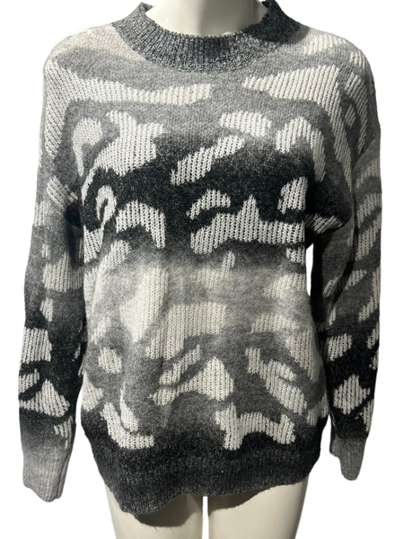 DAVI & DANI Stunning Cheetah Print Soft, Grey Sweater Size Medium M