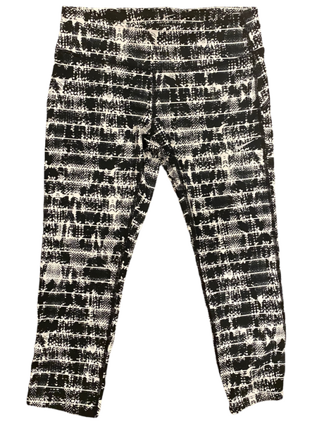 NIKE Dri-Fit $80.00 Black & White Static Stripe Athletic Crops Size Medium M